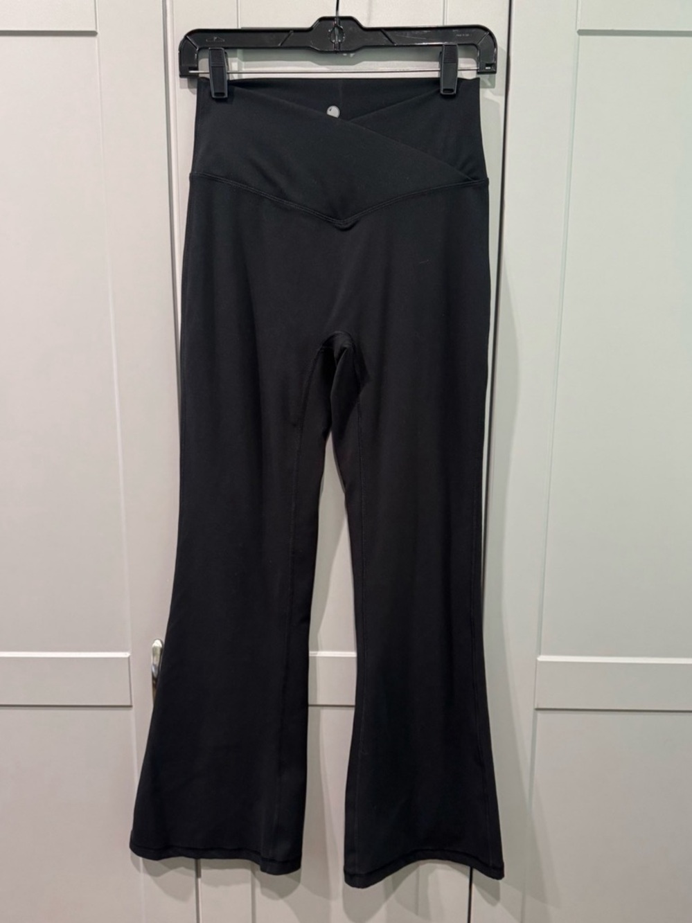 Yogalicious Lux Sophia Flare Leggings in Black Size Medium Like New